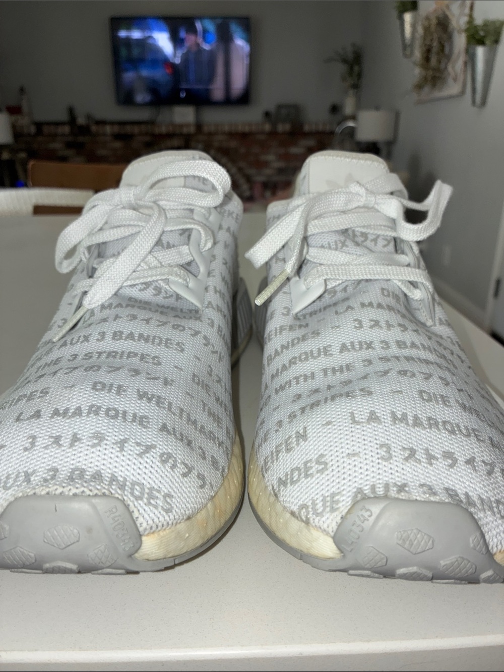 ADIDAS R1 Men’s White & Grey Athletic Sneakers Size 13. - Picture 4 of 9